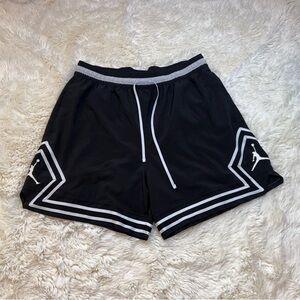 Jordan mens large Black/white athletic Shorts no liner 5.5” inseam